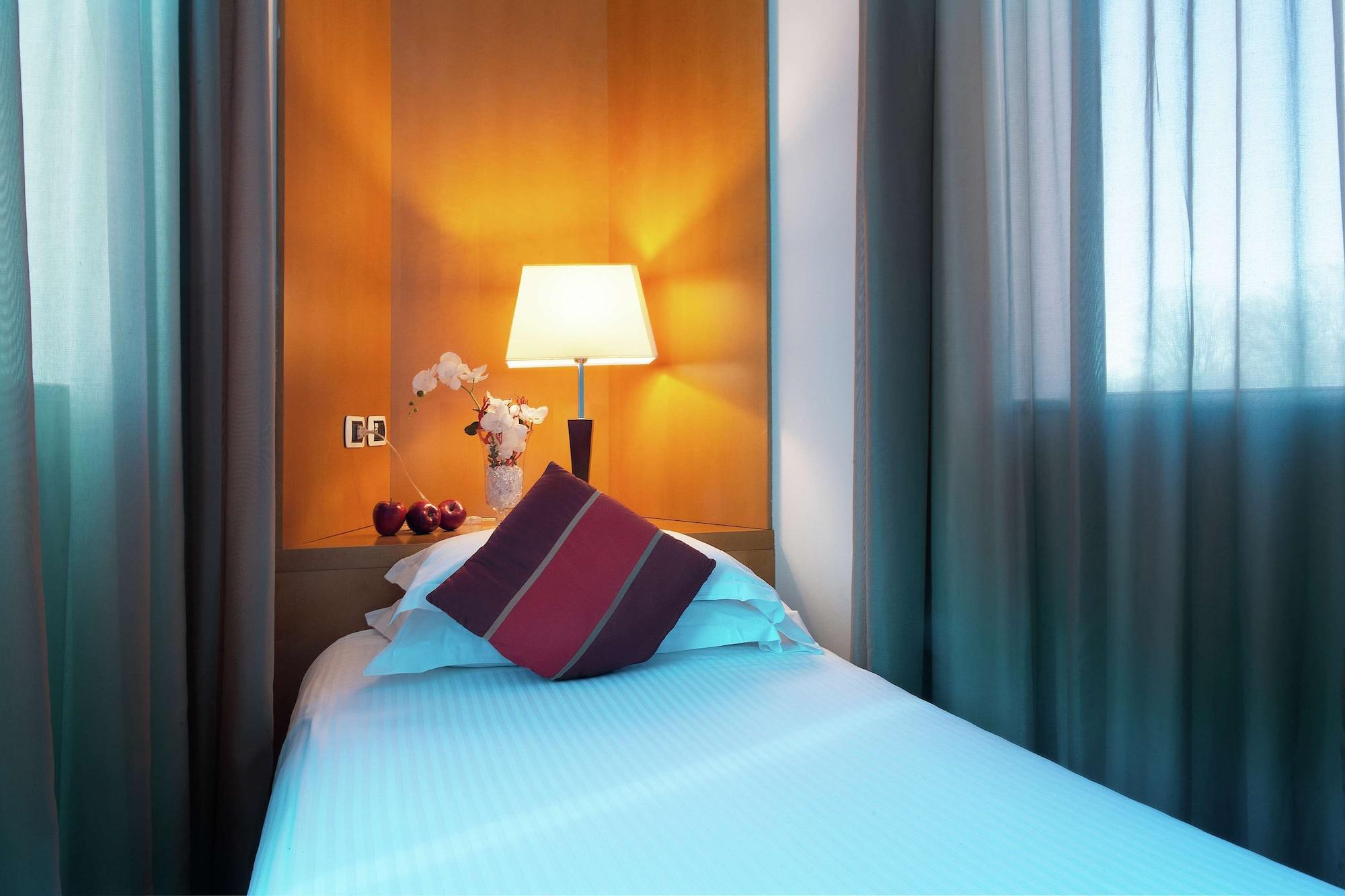 Готель Dolce By Wyndham Milan Malpensa Сомма-Ломбардо Екстер'єр фото