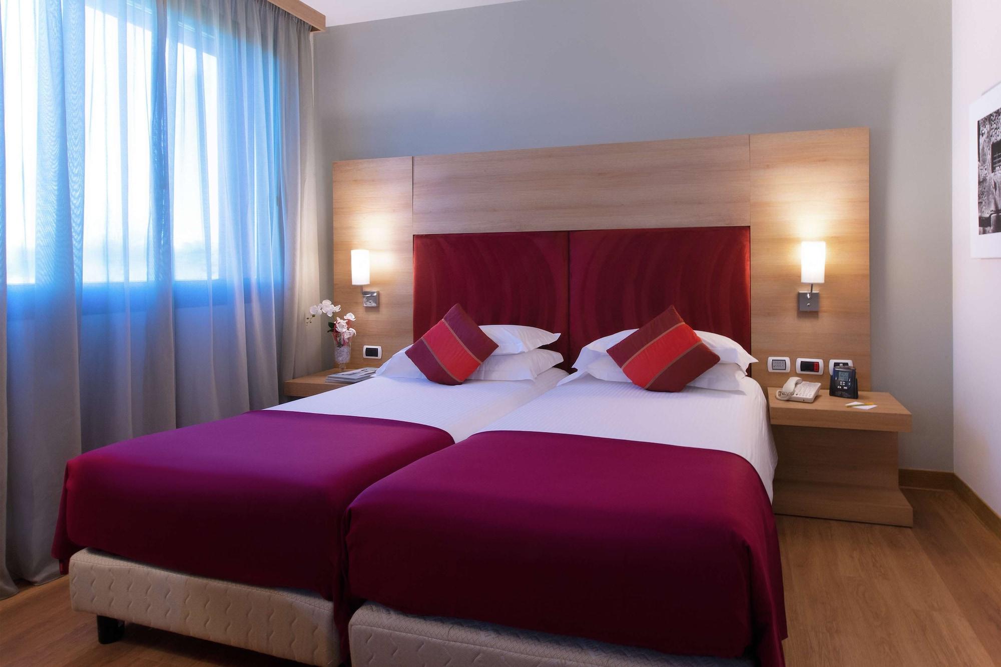 Готель Dolce By Wyndham Milan Malpensa Сомма-Ломбардо Екстер'єр фото