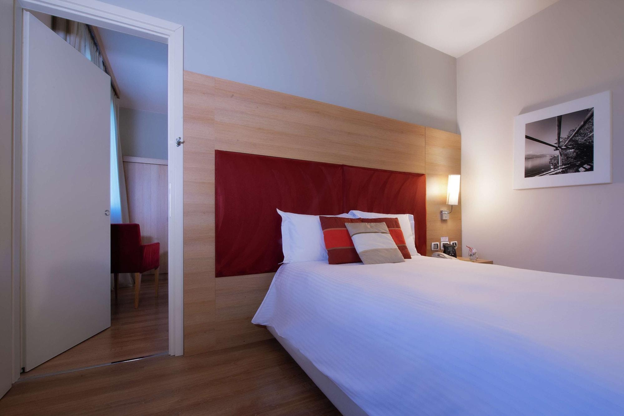 Готель Dolce By Wyndham Milan Malpensa Сомма-Ломбардо Екстер'єр фото