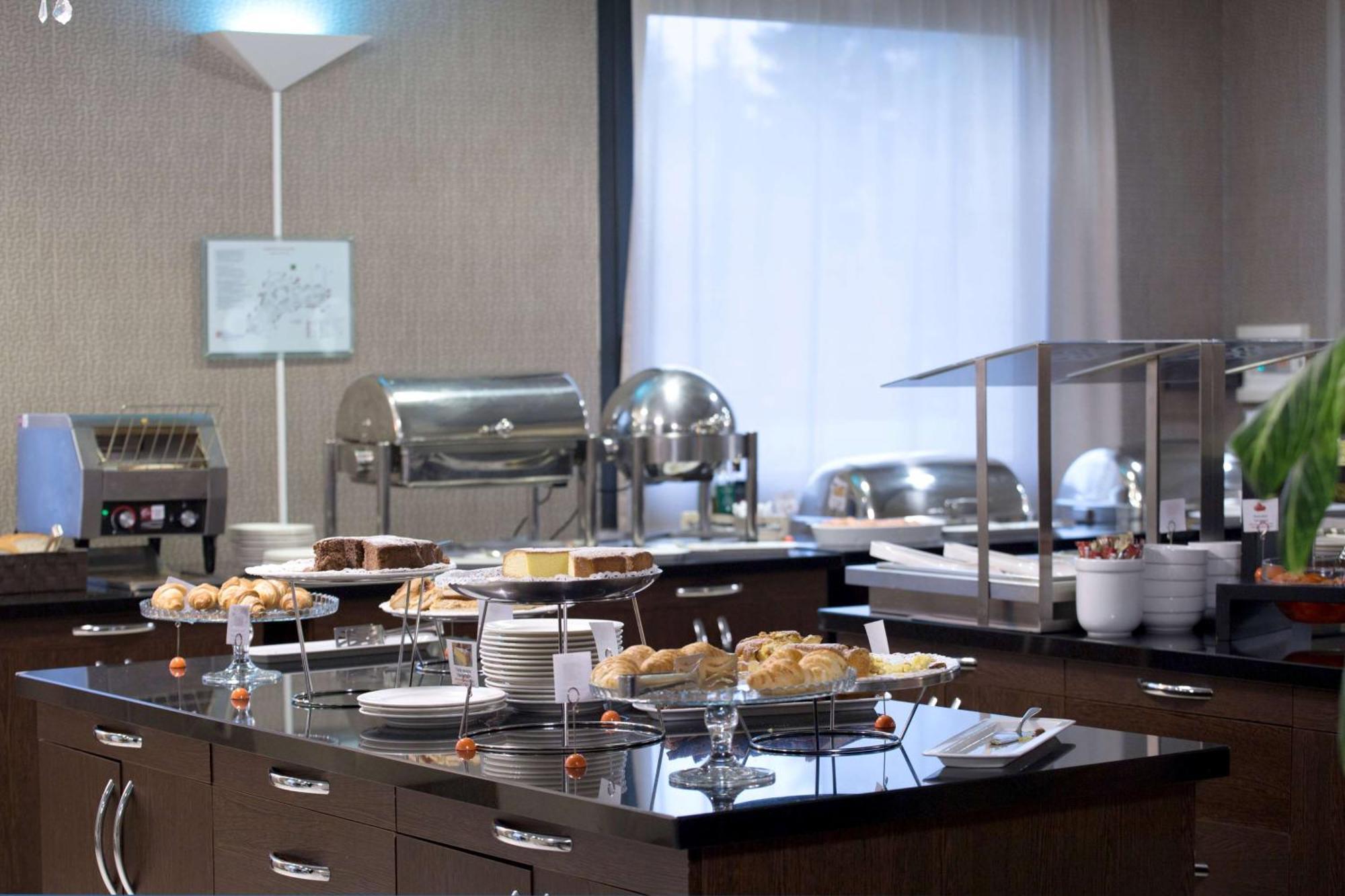Готель Dolce By Wyndham Milan Malpensa Сомма-Ломбардо Екстер'єр фото