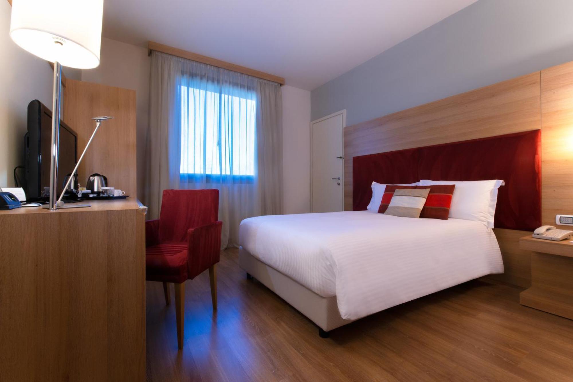 Готель Dolce By Wyndham Milan Malpensa Сомма-Ломбардо Екстер'єр фото