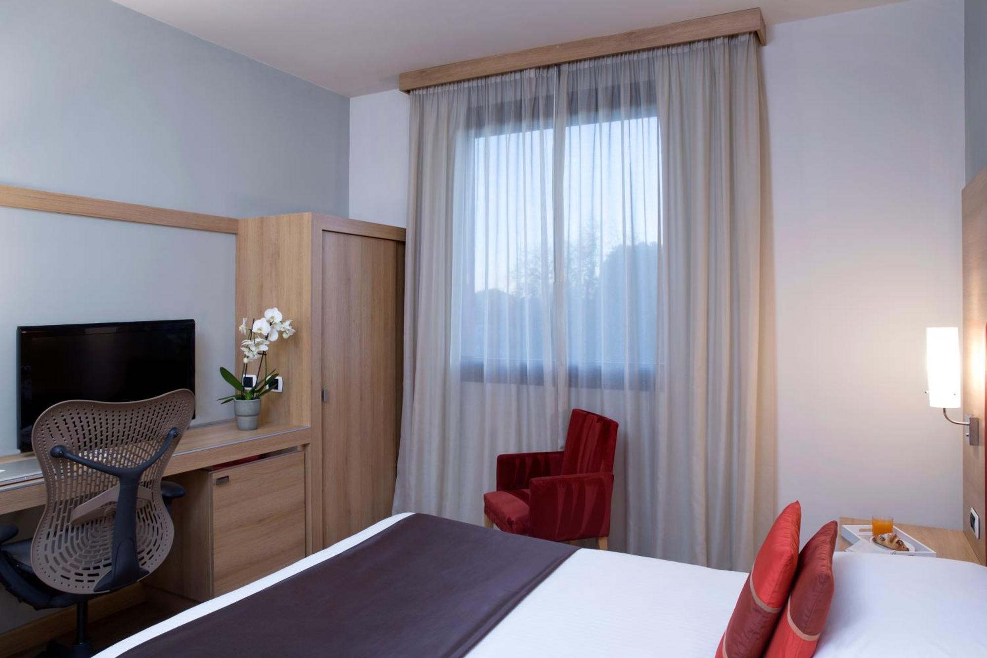 Готель Dolce By Wyndham Milan Malpensa Сомма-Ломбардо Екстер'єр фото