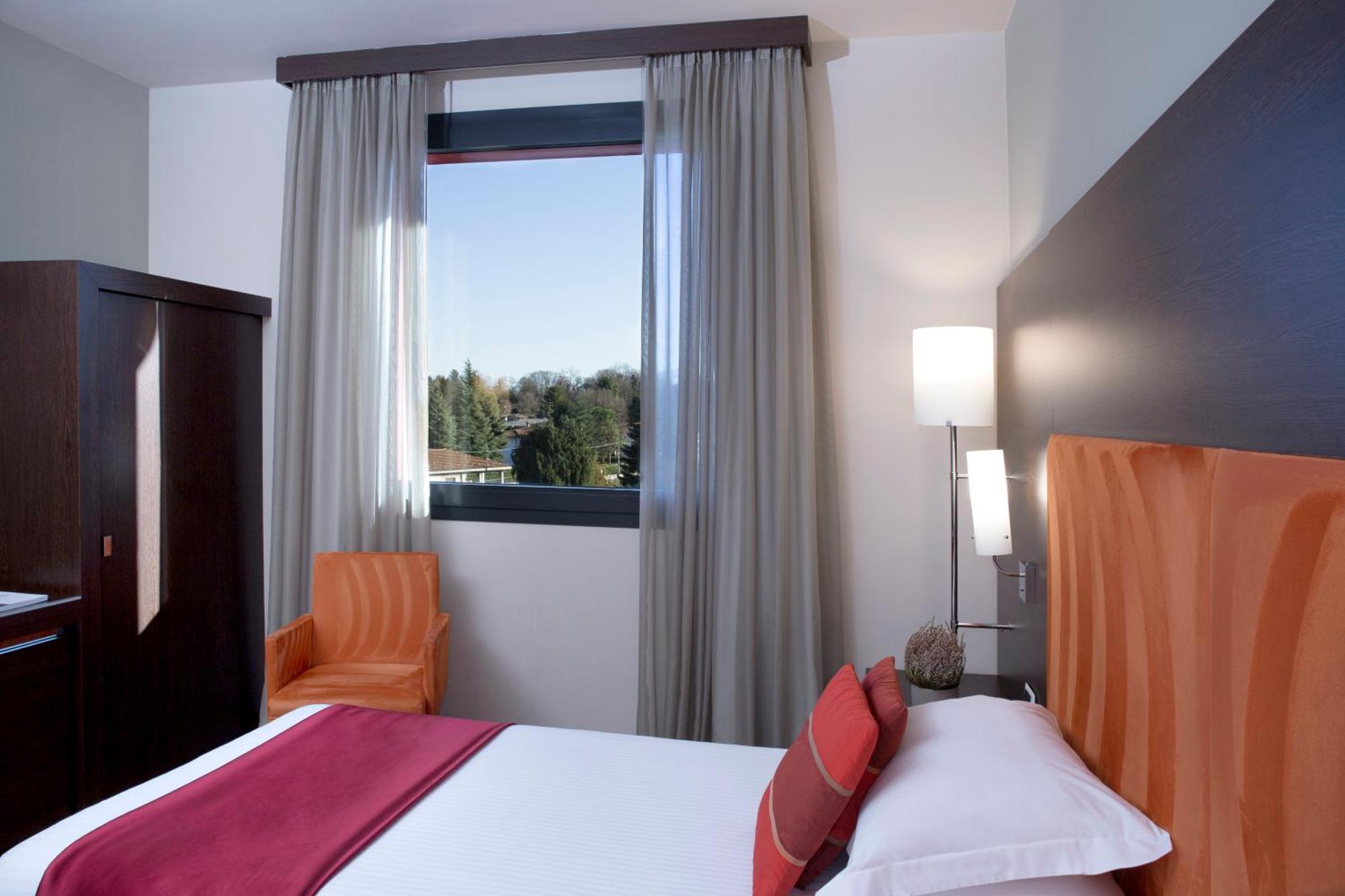 Готель Dolce By Wyndham Milan Malpensa Сомма-Ломбардо Екстер'єр фото