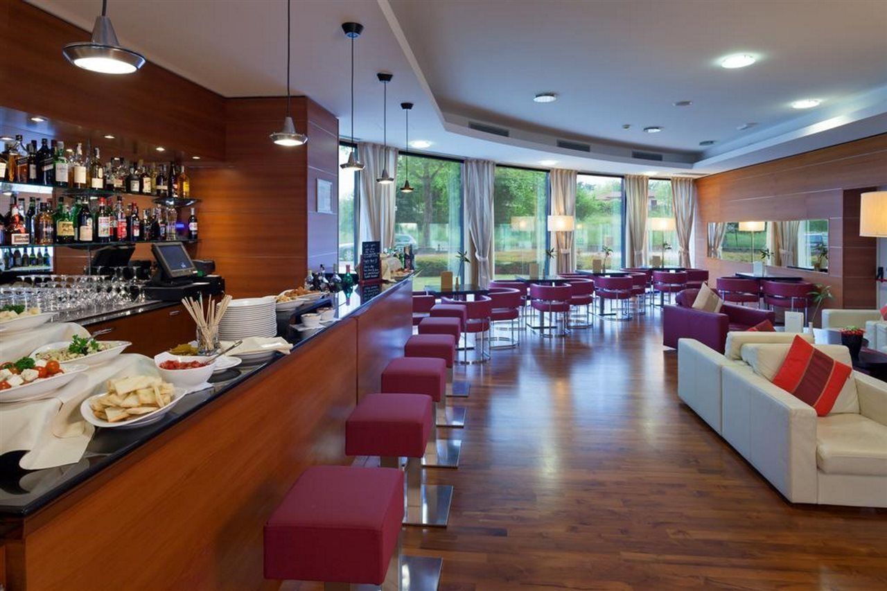 Готель Dolce By Wyndham Milan Malpensa Сомма-Ломбардо Екстер'єр фото